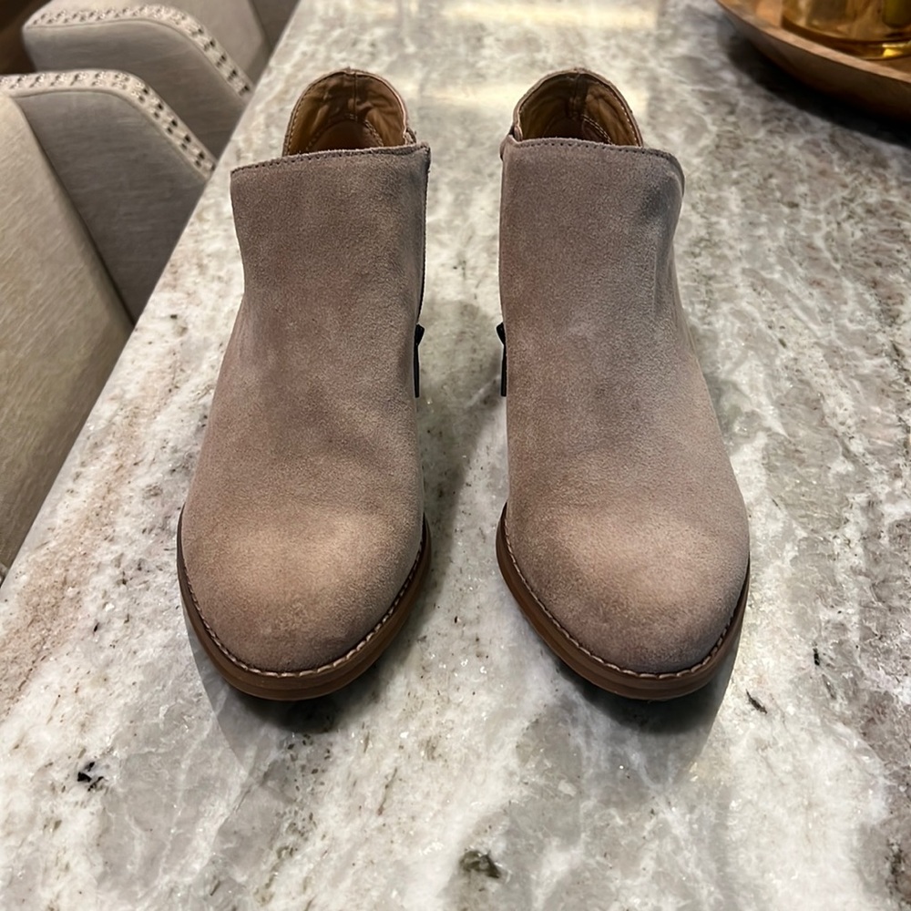 Lucky Brand ankle boot. Size 8.